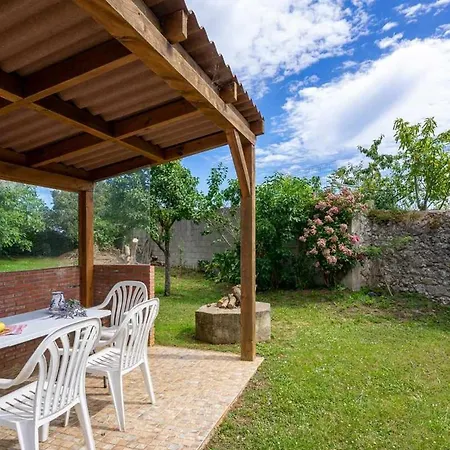 Casa Con Jardín En Cantabria Cerca De La Playa El Porton Miengo